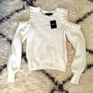 Cold shoulder sweater with pearl details